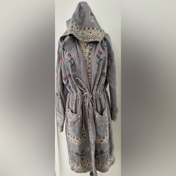 BIYA long Hooded Coat - Picture 2 of 7
